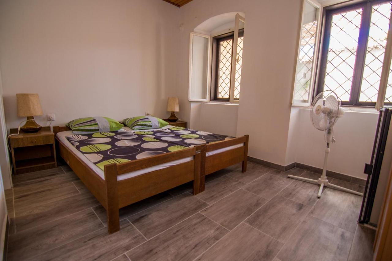 Hostel Flora Mali Lošinj Екстериор снимка