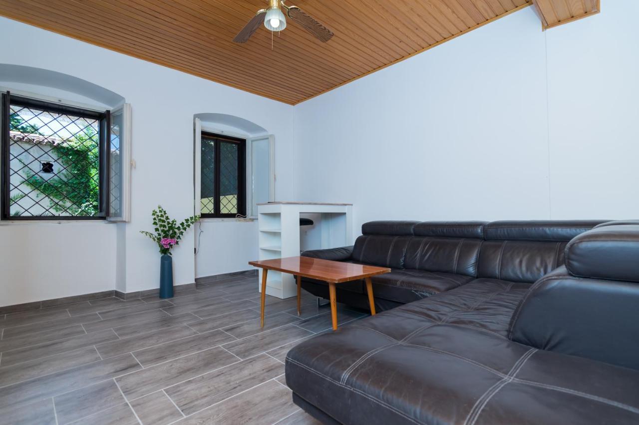 Hostel Flora Mali Lošinj Екстериор снимка